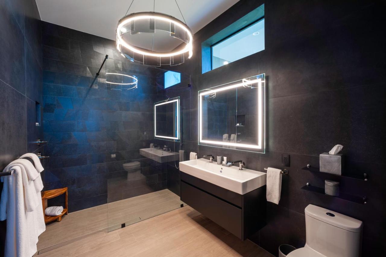 Black Urchin Boutique Resort Bodden Town Esterno foto